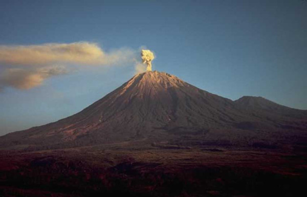 5 Gunung Tertinggi di Indonesia, Semua Punya Keunikan dan Memikat