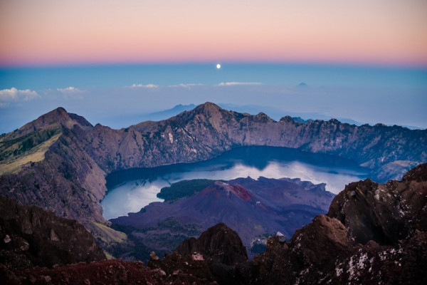 5 Gunung Tertinggi di Indonesia, Semua Punya Keunikan dan Memikat