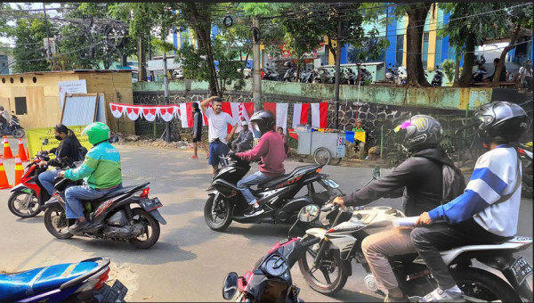 Revitalisasi Jembatan Kali Cipinang Dimulai, Jalan Lapangan Tembak Macet Parah