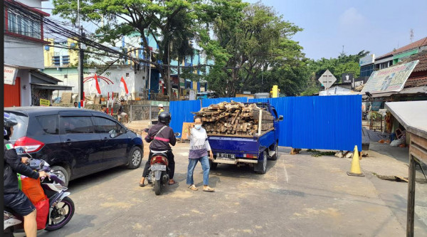 Revitalisasi Jembatan Kali Cipinang Dimulai, Jalan Lapangan Tembak Macet Parah