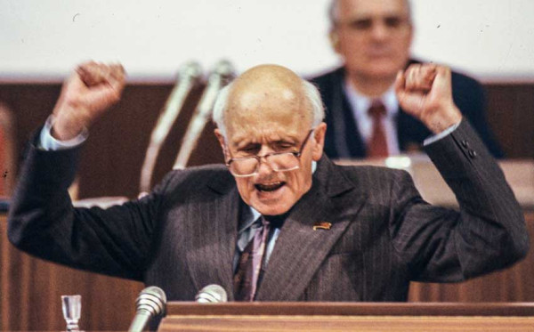 Bapak Bom Hidrogen Uni Soviet Andrei Sakharov, Diasingkan setelah Sukses Bikin Tsar Bomba