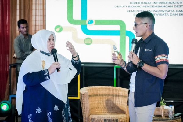 Begini Detik-Detik Sandiaga Uno Disemprot Emak-Emak di Aceh!