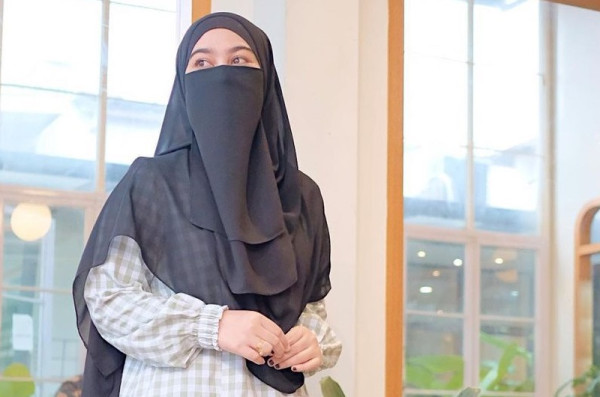 5 Artis Indonesia yang Izinkan Suami Berpoligami, Nomor 3 Sempat Sulit Punya Keturunan