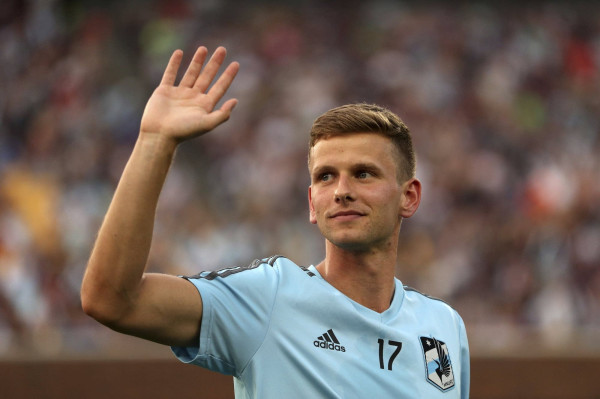 4 Pemain Sepak Bola Gay Suka Sesama Jenis yang Menggemparkan
