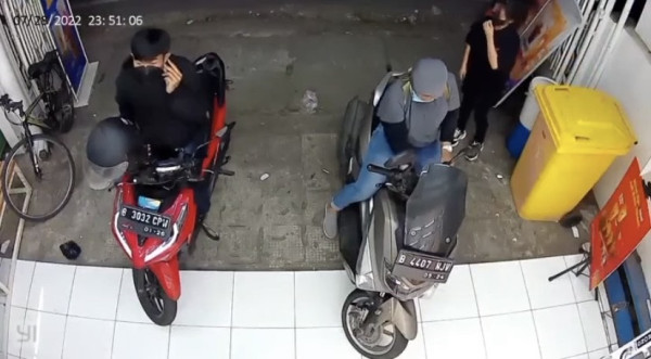 Dihipnotis, Pedagang Minuman Kehilangan Motor di Tangerang