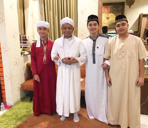 6 Artis Indonesia yang Memiliki Orang Tua Pemuka Agama, Nomor 3 Paling Kontroversi