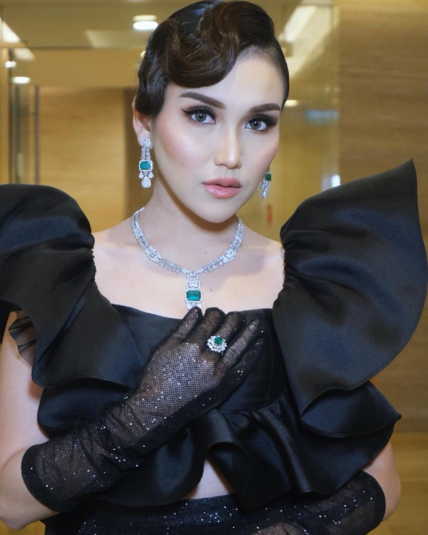 5 Artis Indonesia dengan Umur Pernikahan Tersingkat, Nomor 4 Bertahan 20 Hari