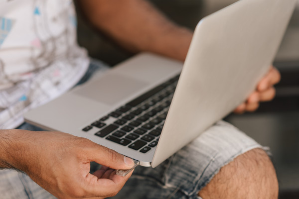 Tips Menjaga Jejak Pribadi Tetap Aman di Internet