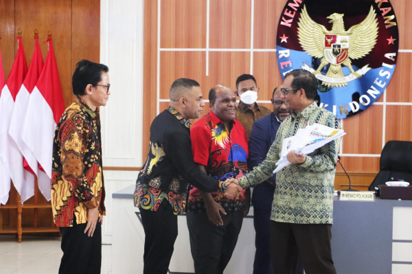 Temui Mahfud MD, MRP Serahkan Masukan Keputusan Kultural