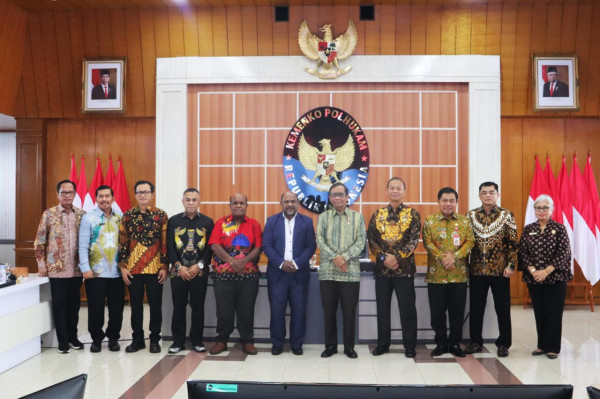 Temui Mahfud MD, MRP Serahkan Masukan Keputusan Kultural