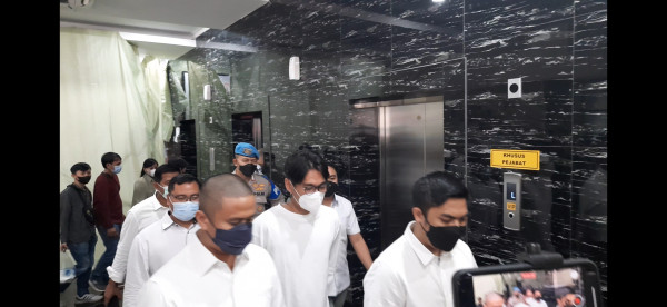 Penampakan Manajer BCL usai Ditangkap Kasus Narkoba