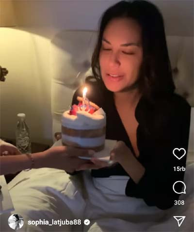Sophia Latjuba Dapat Kejutan Ulang Tahun, Wajah Usia 52-nya Bikin Salfok