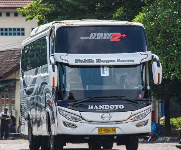 Armada Bus Legendaris Lintas Jawa Sumatera dengan Trek Terpanjang