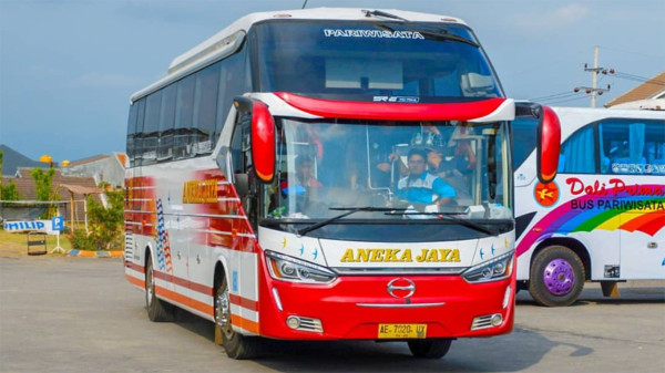 Armada Bus Legendaris Lintas Jawa Sumatera dengan Trek Terpanjang