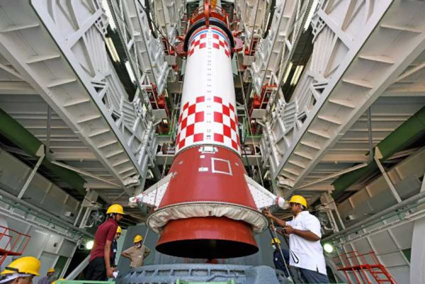 Peluncuran Pertama Roket India Sukses, Namun Gagal Menempatkan 2 Satelit di Orbit