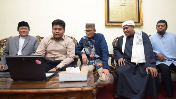 Bertemu Santri Disabilitas Berprestasi, Sandiaga Beri Motivasi Kembangkan Industri Kreatif