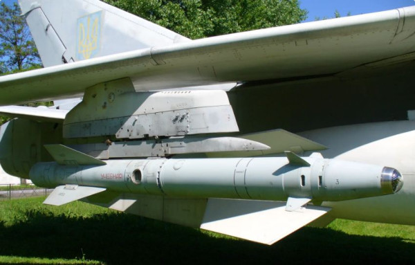 Jet Tempur Su-24 Fencer Ukraina Dilengkapi Rudal Berpanduan Laser, Perang Lawan Rusia Makin Sengit