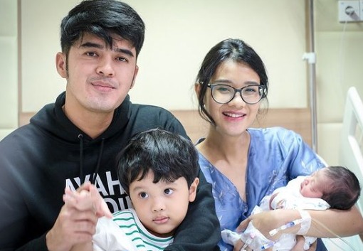 5 Artis Indonesia yang Menikah dengan Pemuka Agama, Nomor 4 Sempat Nyaris Cerai
