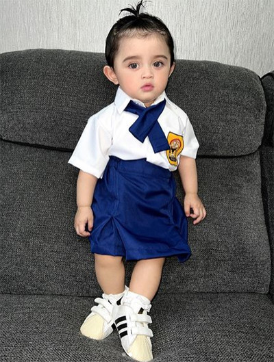 Guzelim Aracelli Bayi Ali Syakieb Pose Pakai Seragam SMP, Lucu dan Cantik seperti Boneka