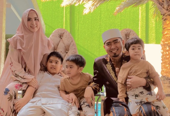 5 Artis Indonesia yang Menikah dengan Pemuka Agama, Nomor 4 Sempat Nyaris Cerai