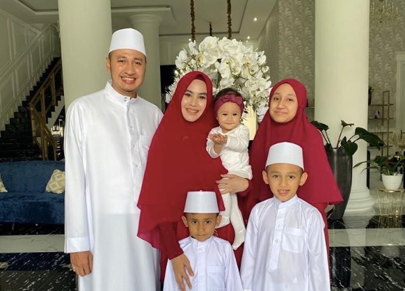 5 Artis Indonesia yang Menikah dengan Pemuka Agama, Nomor 4 Sempat Nyaris Cerai