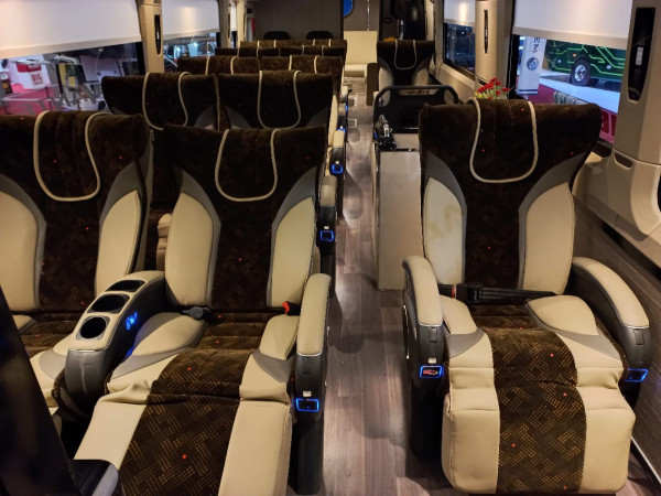 Kupas Tuntas Bus Bangsawan Avante H8 Grand Seigneur Milik Karoseri Tentrem di GIIAS 2022
