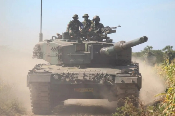 Sangar! Tank-tank Kostrad Terlibat Pertempuran Hebat di Pesisir Situbondo