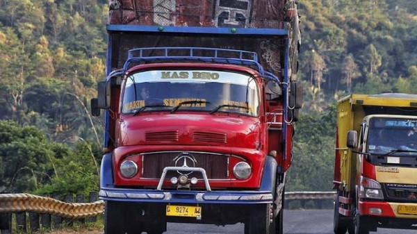 Berjaya dan Penuh Kenangan, Ini 4 Truk Legendaris di Indonesia