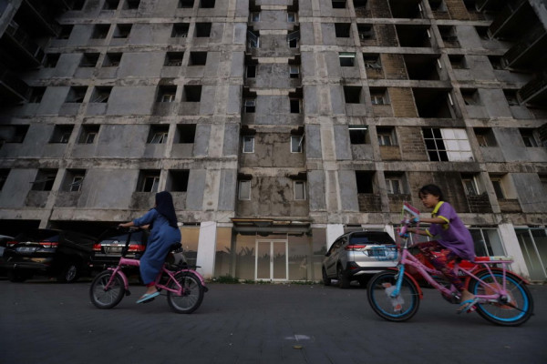 Rumah Susun Pengabdi Setan 2 Ternyata Masih Ada Penghuninya