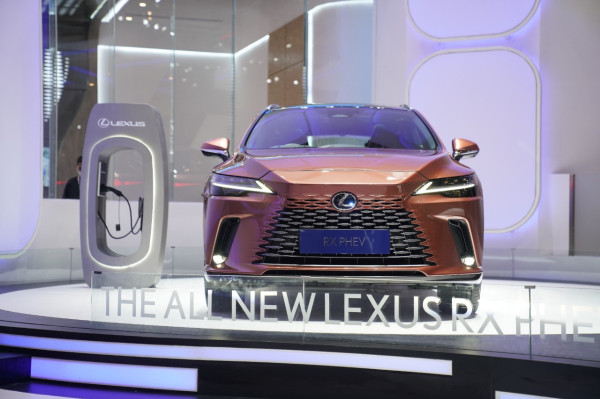 Lexus : Masih Banyak Orang Kaya Belum Siap dengan Mobil Listrik