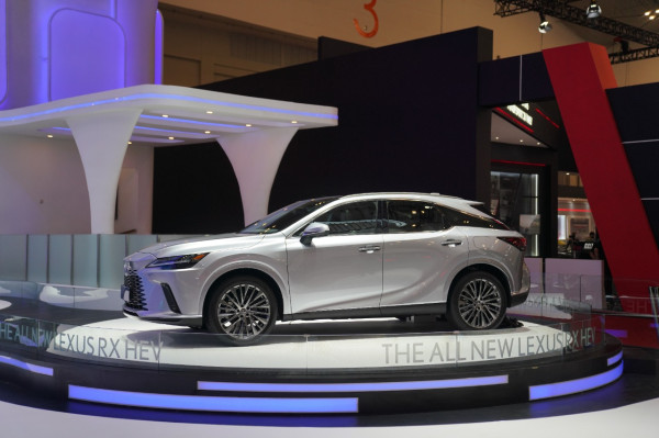 Lexus : Masih Banyak Orang Kaya Belum Siap dengan Mobil Listrik