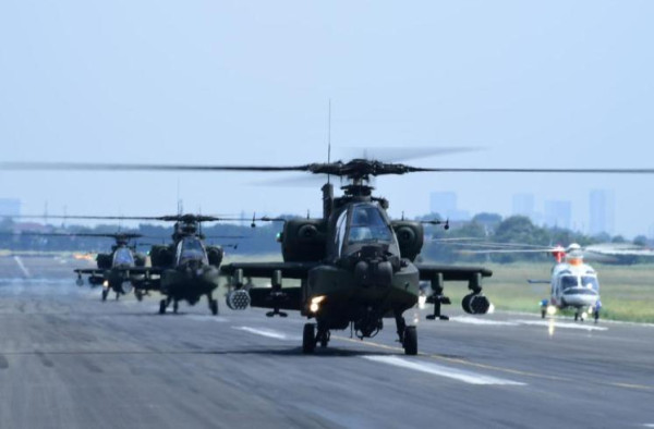 Penampakan Pesawat Tempur dan Helikopter TNI-Polri Bentuk Formasi Elephant Walk