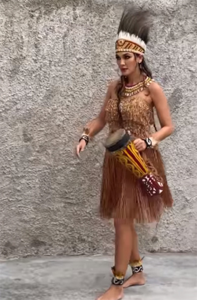 HUT ke-77 RI, Luna Maya Tampil Stunning dengan Baju Masyarakat Papua