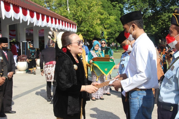 HUT ke-77 RI, Pemkab Bojonegoro Selenggarakan Upacara Pengibaran Bendera