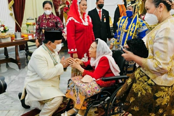 Momen Kehangatan Prabowo dengan Megawati, Try Sutrisno, hingga Sinta Wahid di Istana Merdeka