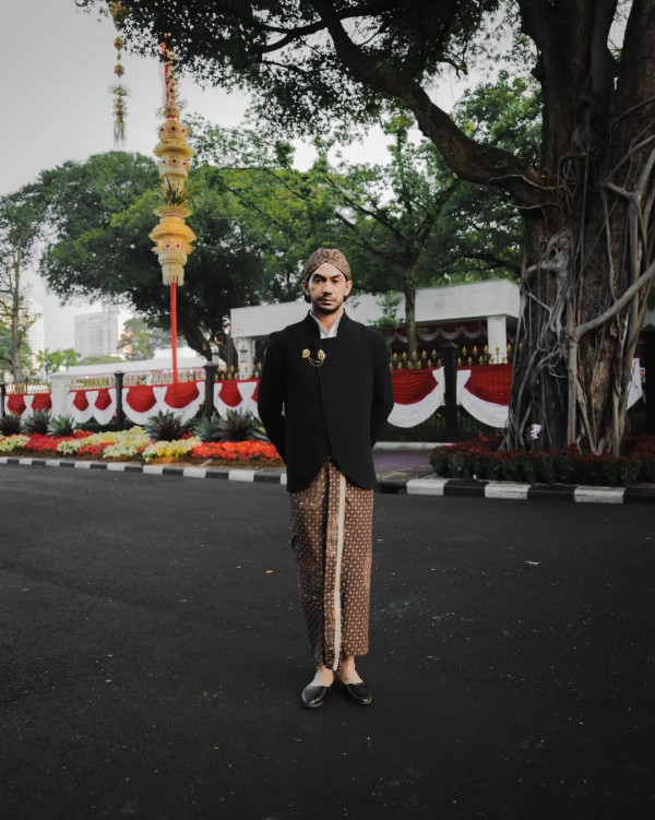 Reza Rahadian Jadi Pangeran Jawa di HUT ke-77 RI, Dian Sastro: Mas Kartono