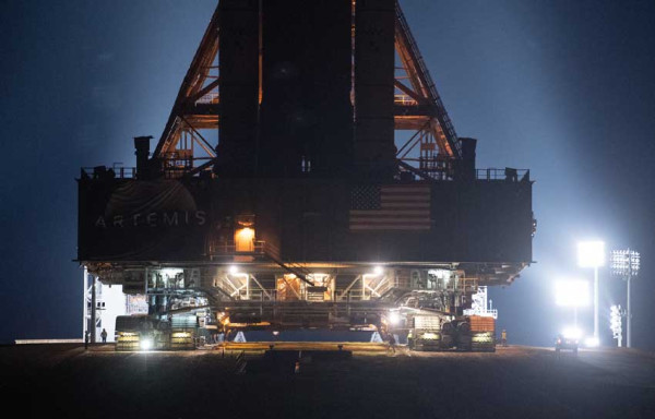 Artemis 1 NASA Siap Terbang ke Bulan, Megaroket SLS Sudah Berada di Landasan Peluncuran