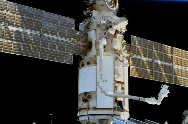 Daya Baterai Baju Antariksa Alami Gangguan, Misi Spacewalk Kosmonot Rusia Dipersingkat