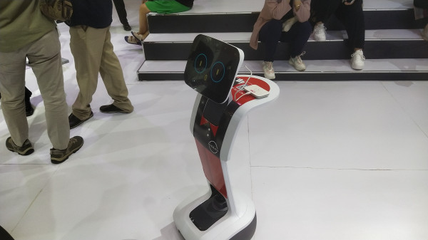 Kenalan dengan Temi, Robot Asisten yang Memandu Pengunjung GIIAS 2022