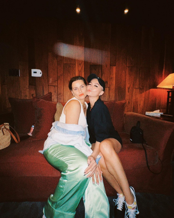 3 Potret Agnez Mo Bertemu Penyanyi Nelly Furtado, Akrab Banget