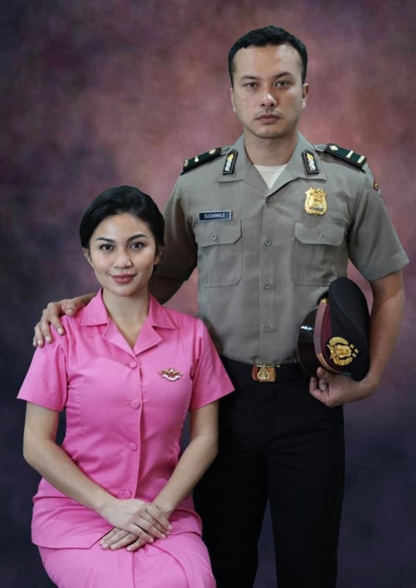 Potret Nicholas Saputra Jadi Polisi dan Ariel Tatum Ibu Bhayangkari, Serasi Banget
