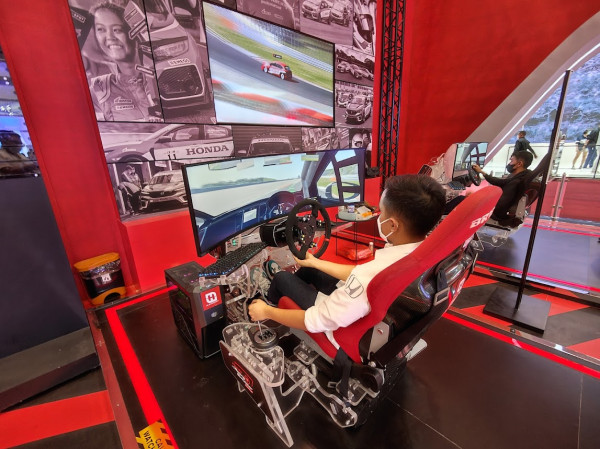 Begini Serunya Balap Virtual Honda Racing Simulator Challenge di GIIAS 2022