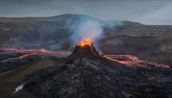 Setelah 870 Tahun Terlelap, Gunung Fagradalsfjall di Islandia Meletus