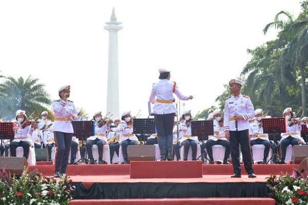 Kirab Drumband dan Orkestra Kadet Mahasiswa Unhan Meriahkan Peringatan HUT ke-77 RI