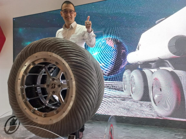 Bridgestone Buka-bukaan Soal Inovasi Ban buat di Bulan dan Mobil Listrik