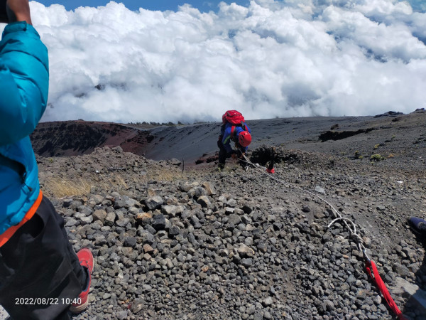 Detik-detik Warga Israel yang Tewas Dievakuasi dari Kawah Rinjani