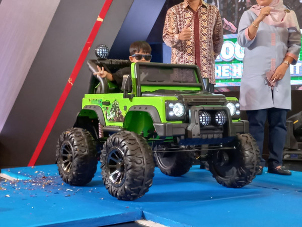Mini Defender Buatan SHP Toys Berlisensi Marvel Berhasil Raih Rekor MURI