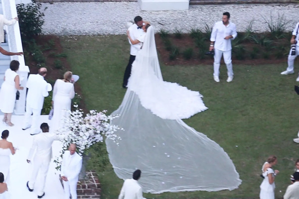Jennifer Lopez dan Ben Affleck Gelar Pernikahan Mewah Serba Putih di Georgia