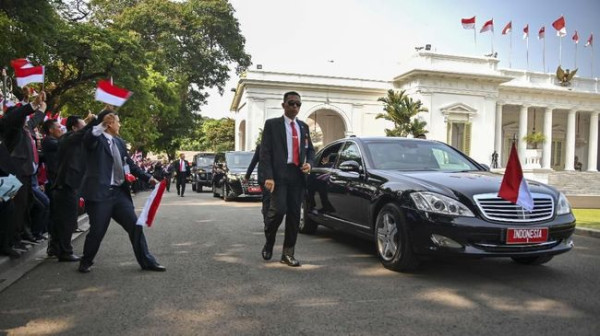Bukan Mistis, Ini Alasan Mobil Kepresidenan Berwarna Hitam