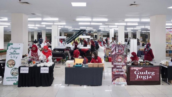 Dorong UMKM Naik Kelas, Jawara Sandi Bantu 17 Booth Gerobak Gratis di Bekasi